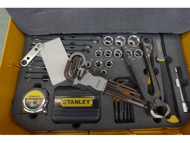 Gereedfschapskoffer stanley + divers handgereedschap - afbeelding 5 van  7
