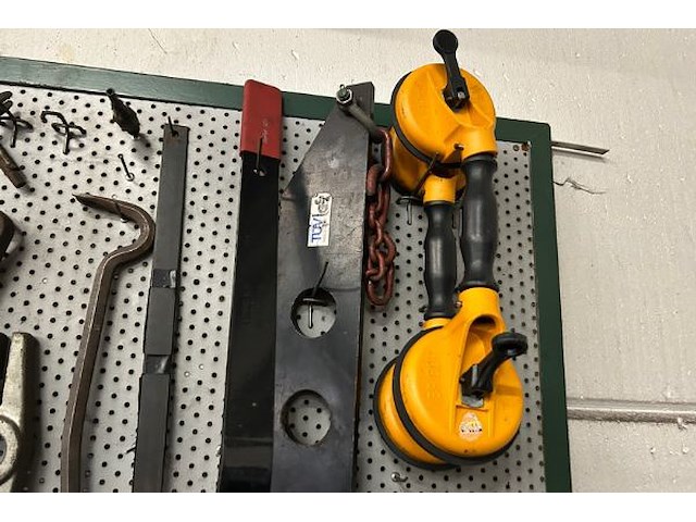 Gereedschap op bord - afbeelding 2 van  5