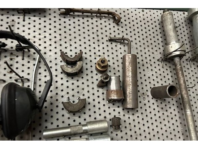 Gereedschap op bord - afbeelding 5 van  5