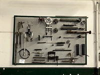 Gereedschap op bord - afbeelding 1 van  5