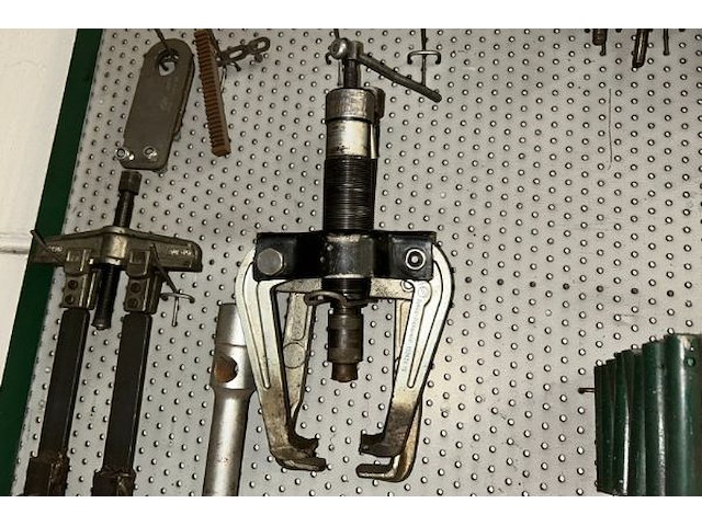 Gereedschap op bord - afbeelding 3 van  5