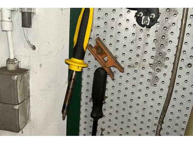 Gereedschap op bord - afbeelding 3 van  4