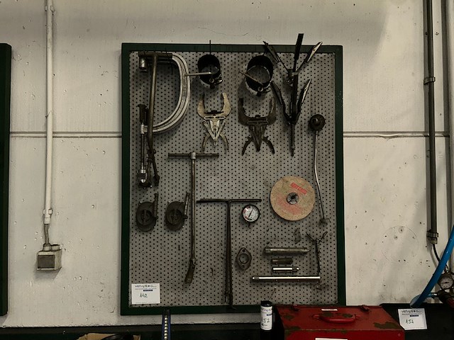 Gereedschap op bord - afbeelding 1 van  4