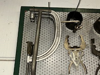 Gereedschap op bord - afbeelding 2 van  4