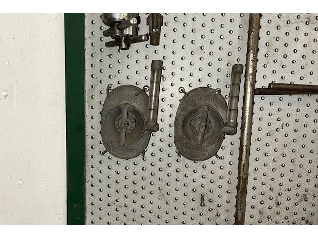 Gereedschap op bord - afbeelding 3 van  4