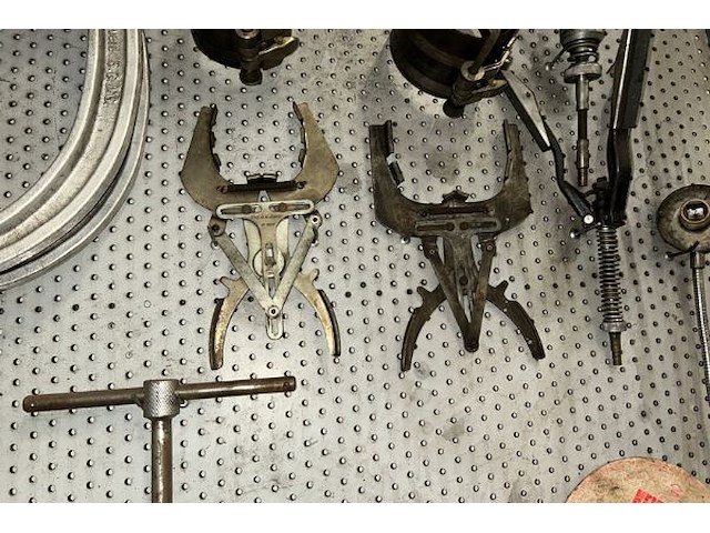 Gereedschap op bord - afbeelding 4 van  4