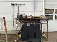 Gereedschap op en onder afdak - afbeelding 1 van  5