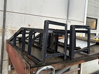 Gereedschap op en onder afdak - afbeelding 2 van  5