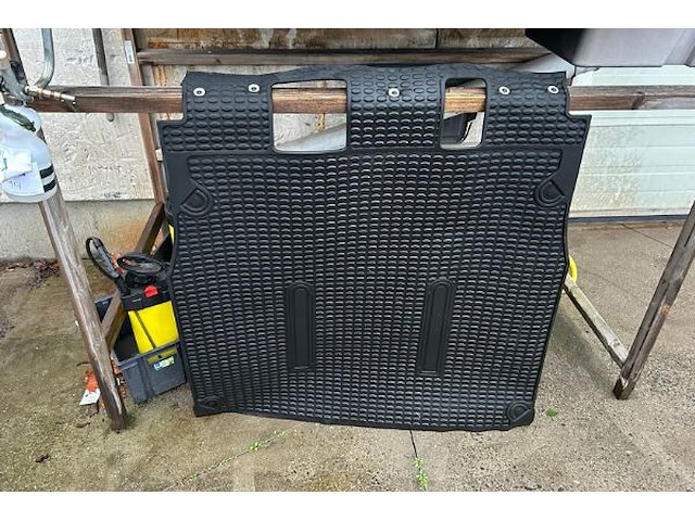 Gereedschap op en onder afdak - afbeelding 5 van  5