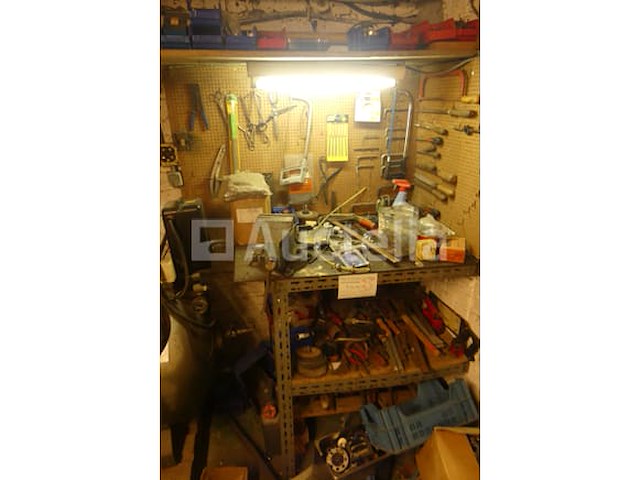 Gereedschap, schroeven en diverse beslagen - afbeelding 1 van  12