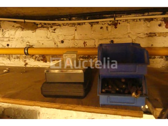 Gereedschap, schroeven en diverse beslagen - afbeelding 7 van  12