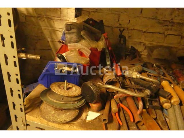 Gereedschap, schroeven en diverse beslagen - afbeelding 12 van  12