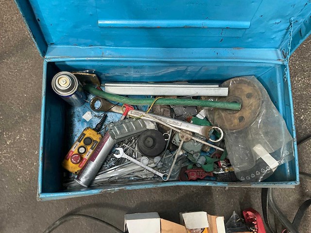 Gereedschapsbak met inhoud - afbeelding 2 van  3