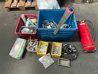Gereedschapsbak met inhoud - afbeelding 1 van  6