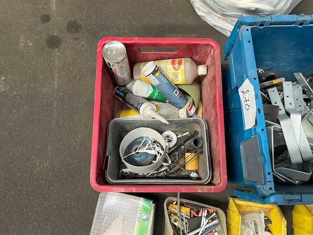 Gereedschapsbak met inhoud - afbeelding 2 van  6