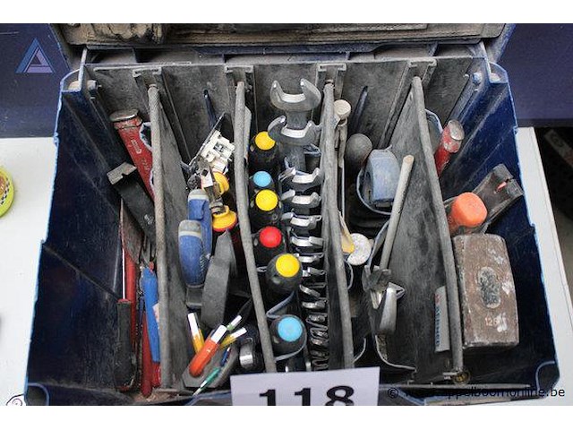 Gereedschapset - diverse soorten handgereedschap - afbeelding 2 van  2