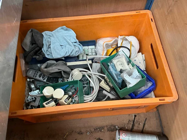Gereedschapskar met inhoud - afbeelding 5 van  5