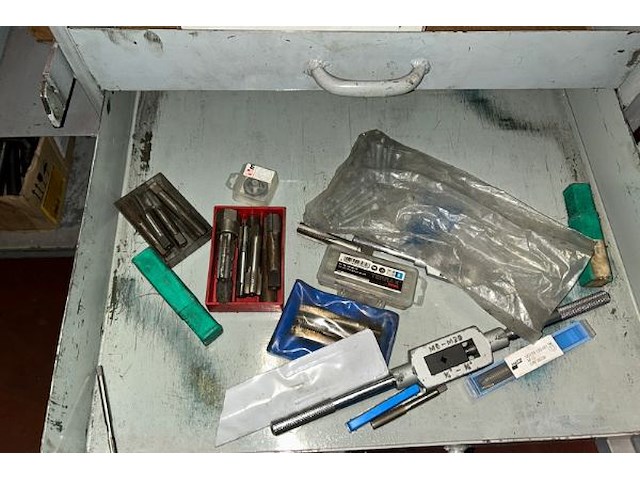 Gereedschapskar met inhoud - afbeelding 5 van  7