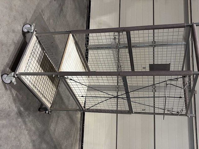 Gereedschapskar - afbeelding 2 van  2