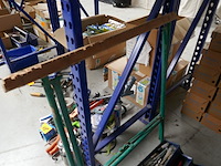 Gereedschapskist met divers materiaal + schraag - afbeelding 3 van  4