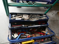 Gereedschapskist met divers materiaal + schraag - afbeelding 4 van  4