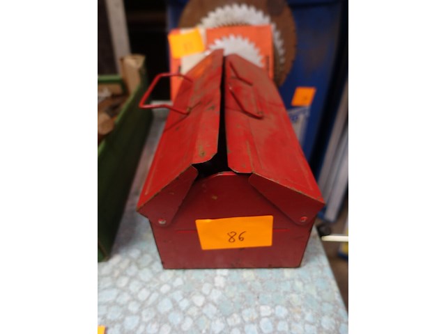 Gereedschapskist met divers materiaal - afbeelding 2 van  6