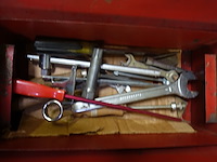 Gereedschapskist met divers materiaal - afbeelding 3 van  6