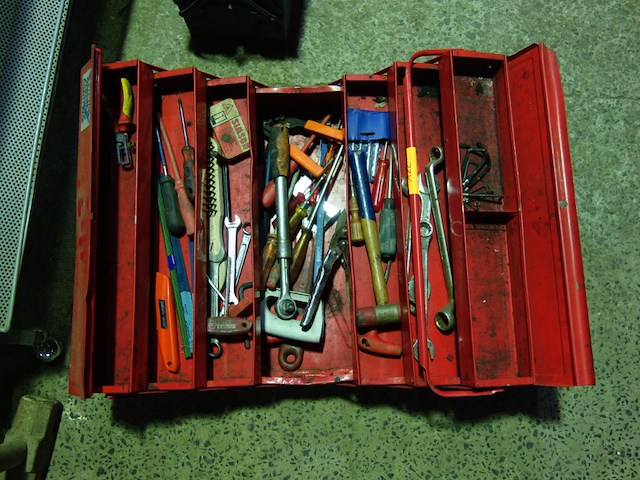 Gereedschapskist met materiaal - afbeelding 1 van  1