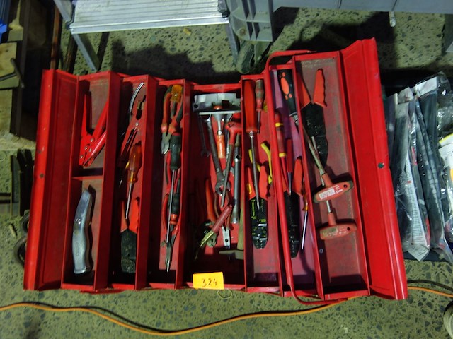 Gereedschapskist met materiaal - afbeelding 1 van  1