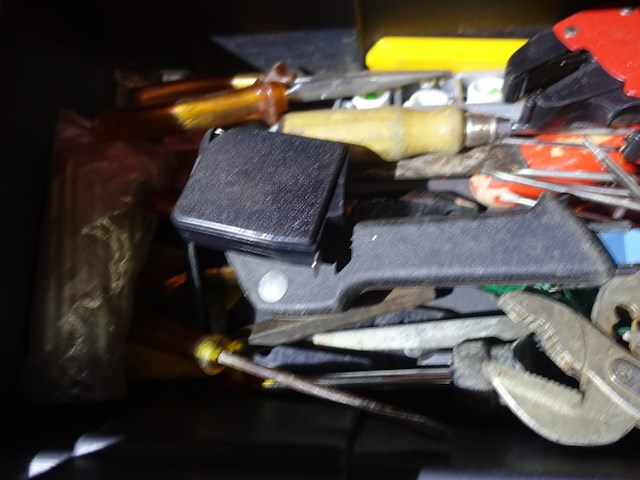 Gereedschapskist met materiaal - afbeelding 3 van  12