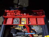 Gereedschapskist met materiaal - afbeelding 6 van  12