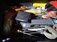 Gereedschapskist met materiaal - afbeelding 8 van  12