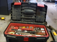 Gereedschapskist met materiaal - afbeelding 6 van  8