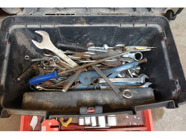Gereedschapskist met materiaal - afbeelding 3 van  4