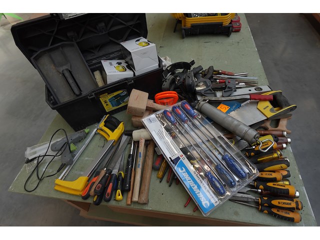 Gereedschapskoffer + divers handgereedschap - afbeelding 1 van  10