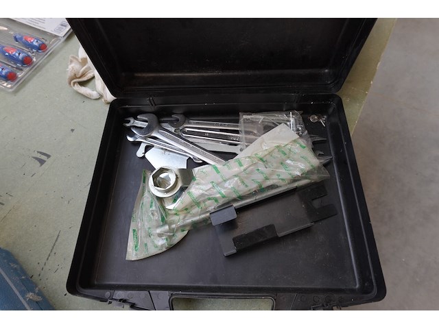 Gereedschapskoffer + divers handgereedschap - afbeelding 9 van  10