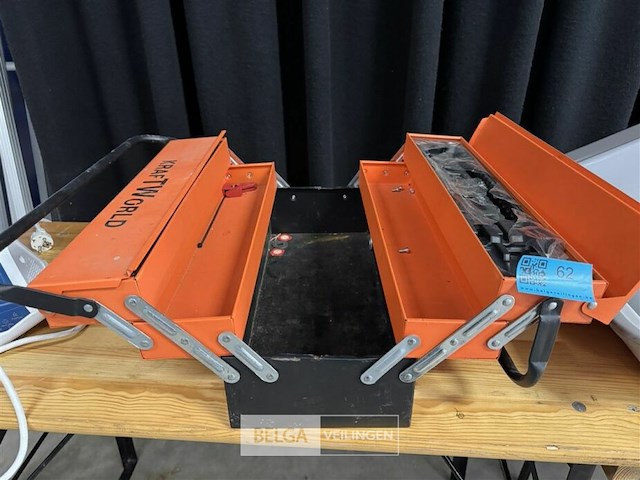 Gereedschapskoffer met deels potsleutels - afbeelding 2 van  3