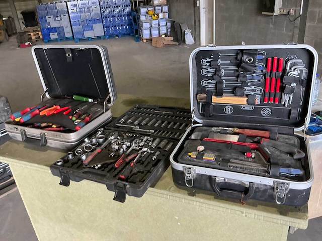 Gereedschapskoffer met inhoud (3x) - afbeelding 1 van  11
