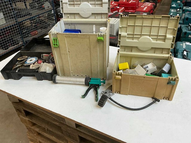 Gereedschapskoffer met inhoud (3x) - afbeelding 1 van  8