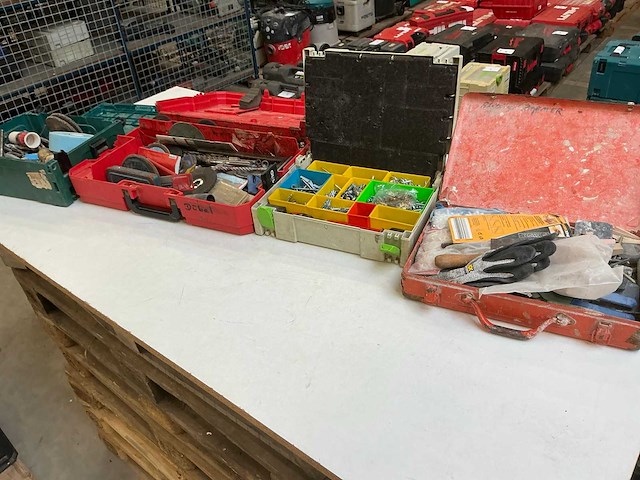 Gereedschapskoffer met inhoud (4x) - afbeelding 1 van  10