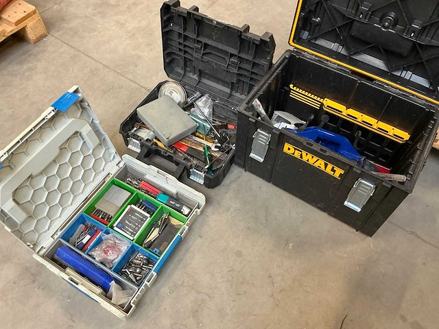 Gereedschapskoffer met inhoud (4x) - afbeelding 1 van  5