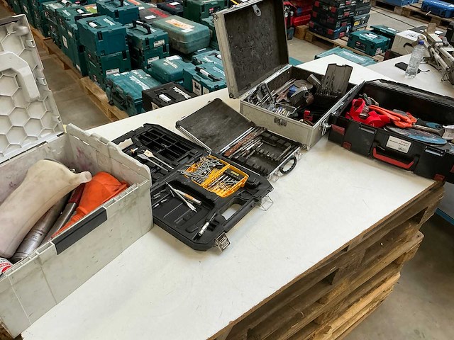 Gereedschapskoffer met inhoud (5x) - afbeelding 1 van  7