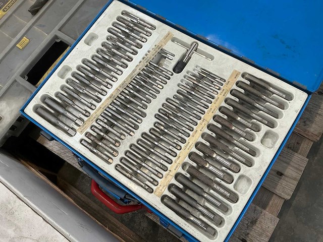 Gereedschapskoffer met inhoud (8x) - afbeelding 2 van  14