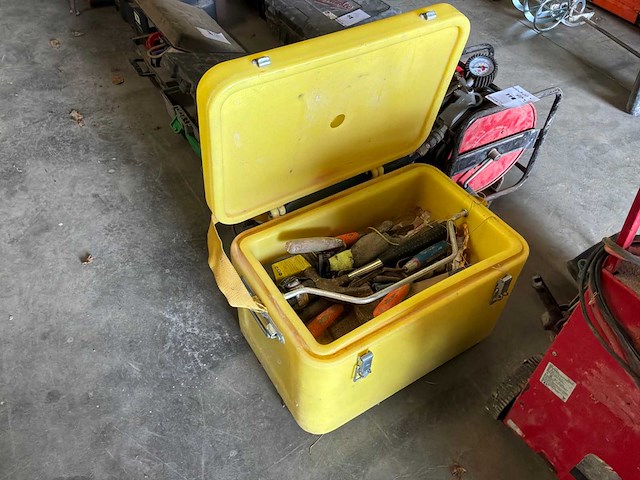 Gereedschapskoffer met inhoud - afbeelding 1 van  4