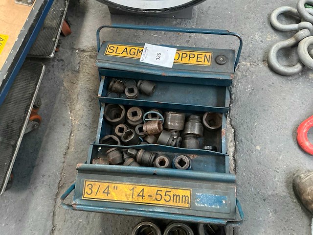 Gereedschapskoffer met krachtdoppen - afbeelding 1 van  9