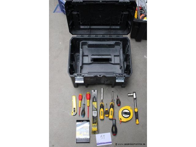 Gereedschapskoffer stanleymes set schroevendraaiers - stanley - diverse maten set beitels - stanley - diverse maten koevoet - stanley dopsleutelratel rolmaat - stanley - 30m - afbeelding 1 van  3