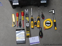 Gereedschapskoffer stanleymes set schroevendraaiers - stanley - diverse maten set beitels - stanley - diverse maten koevoet - stanley dopsleutelratel rolmaat - stanley - 30m - afbeelding 3 van  3