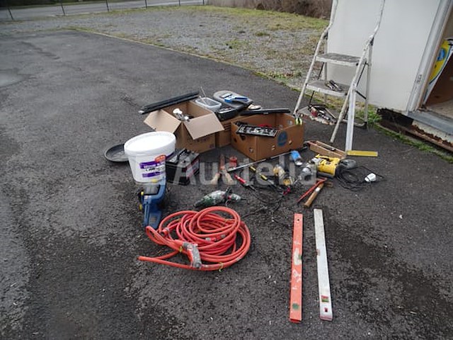 Gereedschapsset (versnipperaar, slijpmachine, boormachine, ladder, enz.) - afbeelding 1 van  46