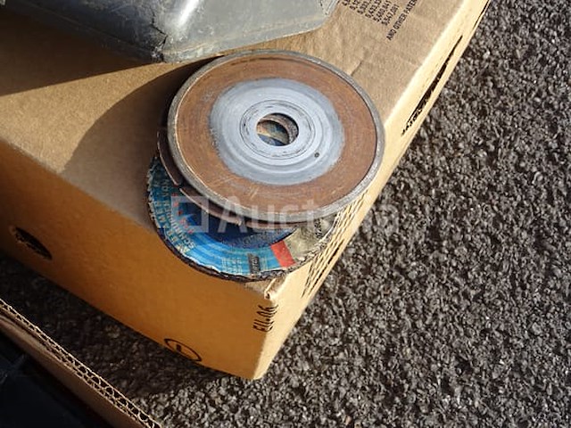 Gereedschapsset (versnipperaar, slijpmachine, boormachine, ladder, enz.) - afbeelding 40 van  46