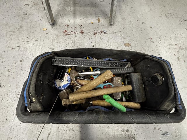 Gereedschapstas met inhoud - afbeelding 2 van  2